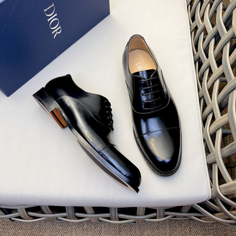 Dior Derby Shoes｜Leather soled formal shoes｜Meticulously crafted in open-edge beaded cowhide｜Water dyed cowhide lining｜With classic lace-up closure｜Side embossed logo｜Sheeny stacked heel for a touch of style｜Can be worn 