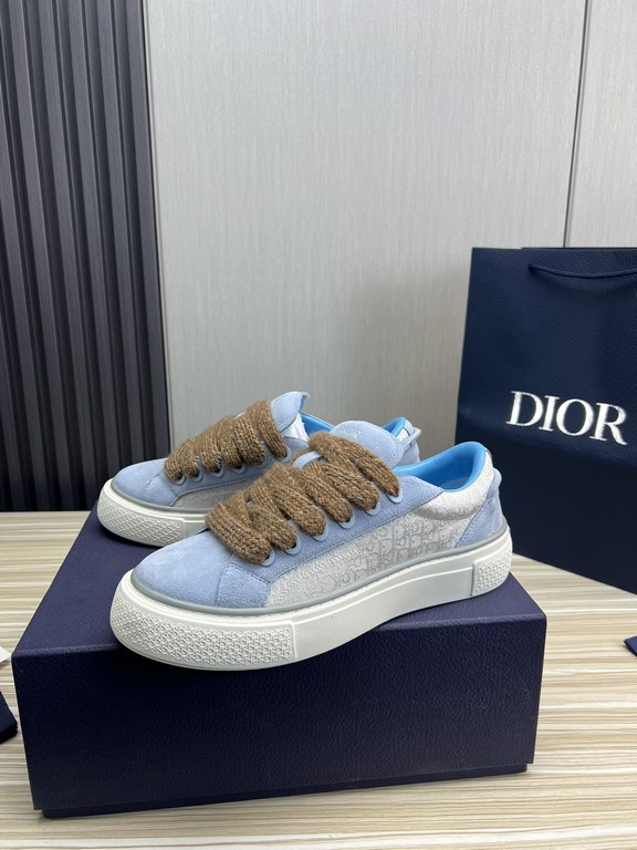 Dior Dior.B33 seriesCouple's casual board shoes qingkv    Original purchaseCrafted from Dior cowhide leather, the side panels are adorned with a canvas panel in the same shade of the CD Diamond pattern.The CD Icon lace e