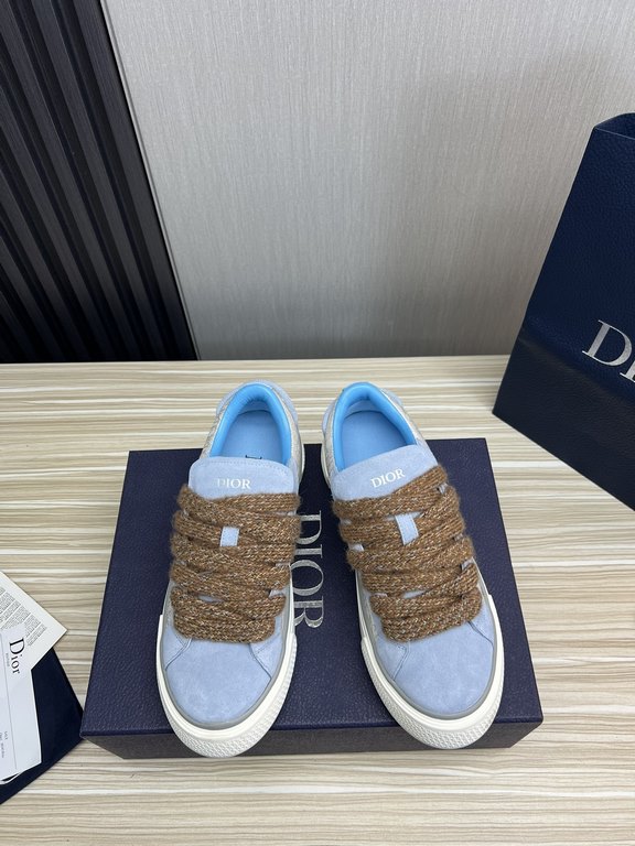 Dior Dior.B33 seriesCouple's casual board shoes qingkv    Original purchaseCrafted from Dior cowhide leather, the side panels are adorned with a canvas panel in the same shade of the CD Diamond pattern.The CD Icon lace e