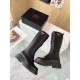 New Prada 2024 fall and winter runway models boots Taikoo Hui original purchase burst demolition replica Shoes on the foot is very lightweight, walking comfort are very awesome Use of the triangular label design style is