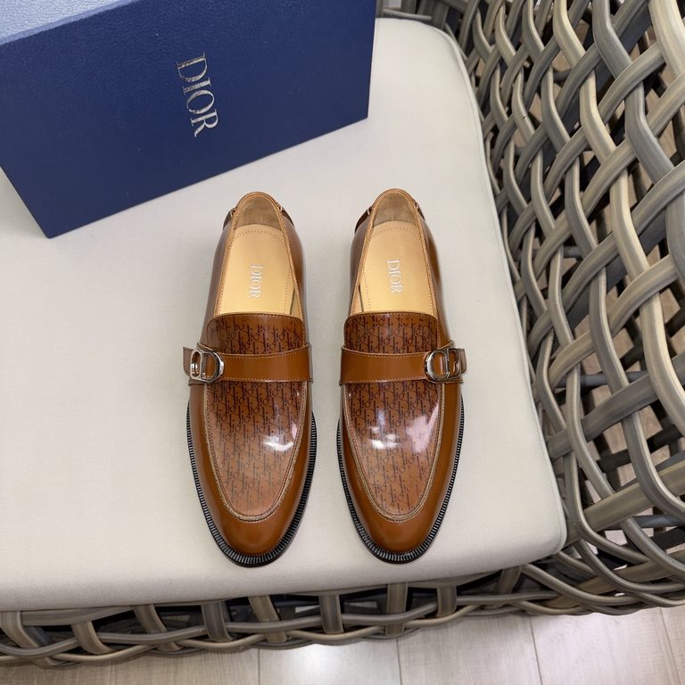 Dior Derby Shoes｜Leather soled formal shoes｜Meticulously crafted in open-edge beaded cowhide leather｜Water dyed cowhide lining｜With classic lace-up closure｜Side embossed logo｜Sheeny stacked heel for a touch of style｜Can 