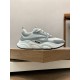 Dior Dior B22 Men's Jogging Fashion SneakersThis piece draws inspiration from vintage joggers. Featuring a chunky low-top design, the upper is made from selected cowhide leather and mesh fabric with a black and white emb