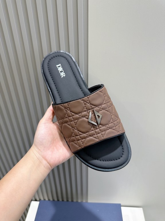 Dior Alias Men's Cowhide SlippersNew for summer, these Alias sandals make a statement of casual elegance. Crafted from grained cowhide leather, Oblique printed fabric and lined with cowhide leather! Cross-strap design wi