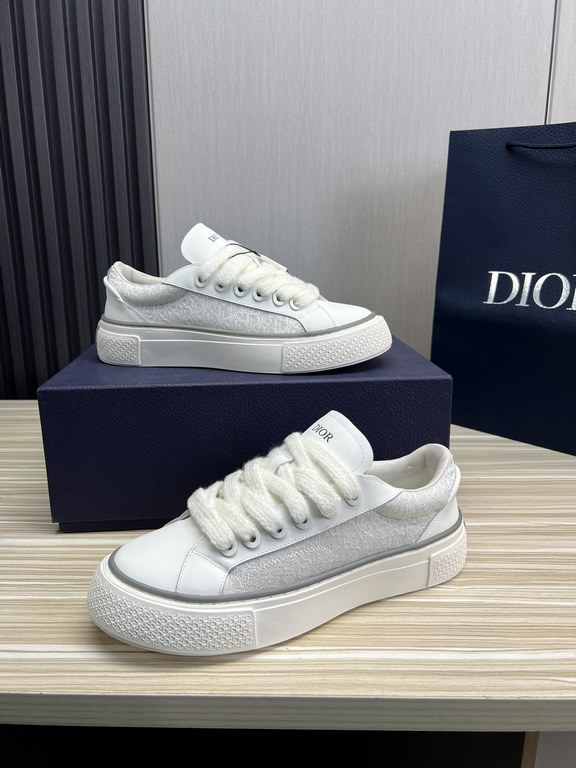 Dior Dior.B33 seriesCouple's casual board shoes qingkv    Original purchaseCrafted from Dior cowhide leather, the side panels are adorned with a canvas panel in the same shade of the CD Diamond pattern.The CD Icon lace e