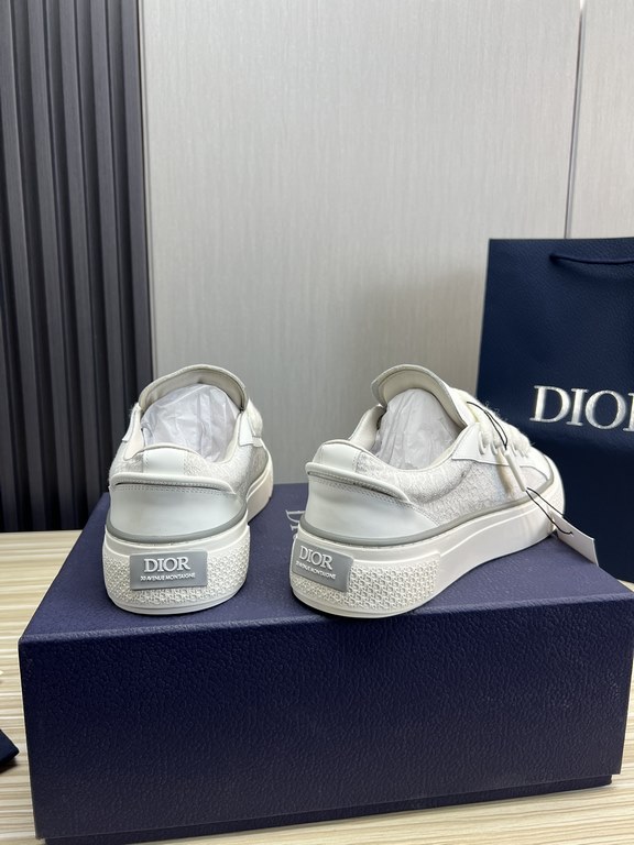 Dior Dior.B33 seriesCouple's casual board shoes qingkv    Original purchaseCrafted from Dior cowhide leather, the side panels are adorned with a canvas panel in the same shade of the CD Diamond pattern.The CD Icon lace e