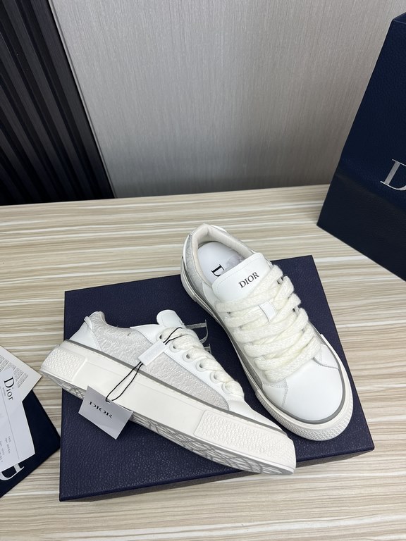 Dior Dior.B33 seriesCouple's casual board shoes qingkv    Original purchaseCrafted from Dior cowhide leather, the side panels are adorned with a canvas panel in the same shade of the CD Diamond pattern.The CD Icon lace e