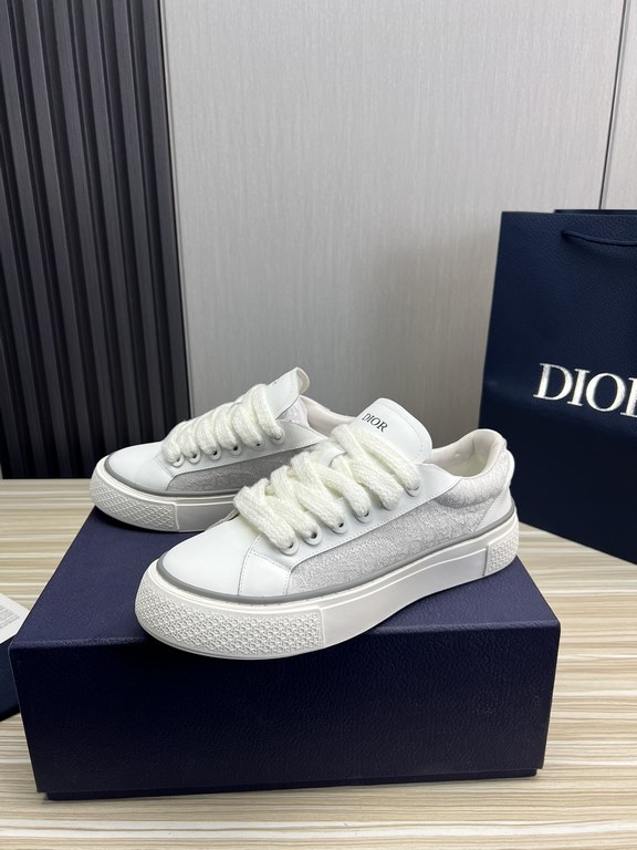 Dior Dior.B33 seriesCouple's casual board shoes qingkv    Original purchaseCrafted from Dior cowhide leather, the side panels are adorned with a canvas panel in the same shade of the CD Diamond pattern.The CD Icon lace e