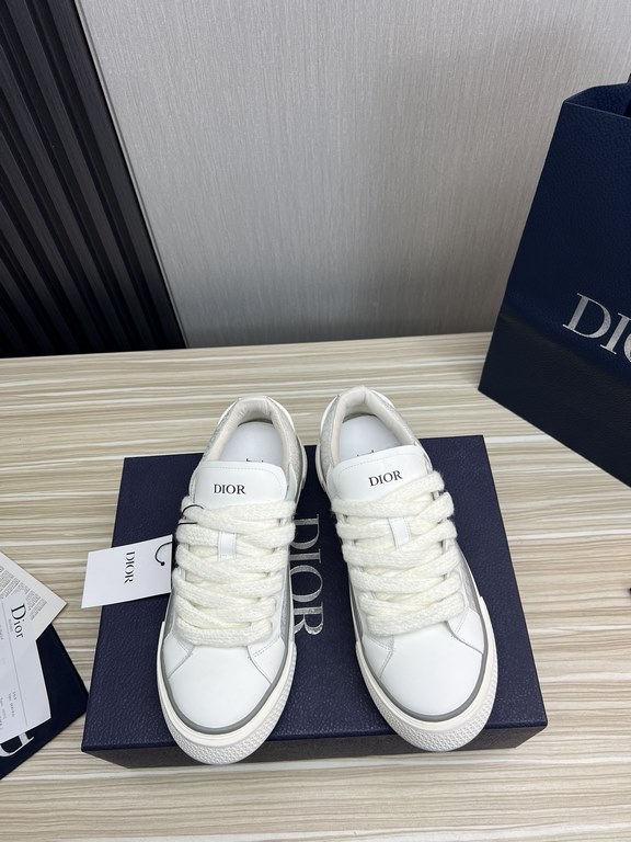 Dior Dior.B33 seriesCouple's casual board shoes qingkv    Original purchaseCrafted from Dior cowhide leather, the side panels are adorned with a canvas panel in the same shade of the CD Diamond pattern.The CD Icon lace e