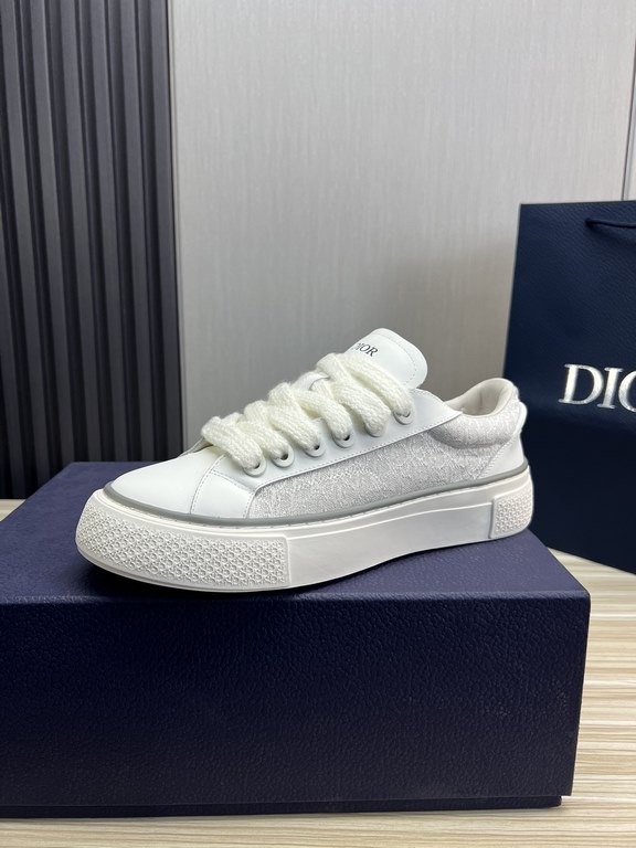 Dior Dior.B33 seriesCouple's casual board shoes qingkv    Original purchaseCrafted from Dior cowhide leather, the side panels are adorned with a canvas panel in the same shade of the CD Diamond pattern.The CD Icon lace e