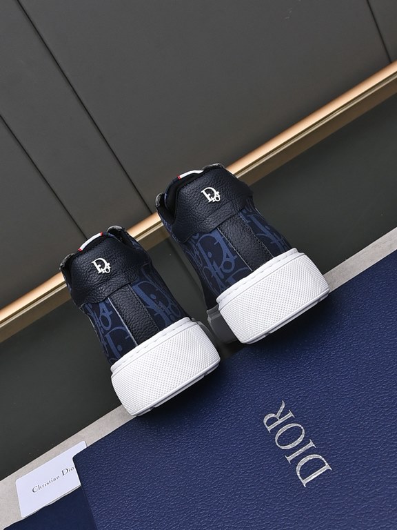 P Upgraded Dio~r   This B33 sneaker is a new take on the classic tennis shoe, with a sleek silhouette that emphasizes chunky texture. Crafted from cowhide leather with an Oblique print, they feature a padded tongue with 