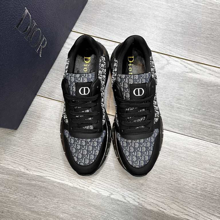 Factory   Dior's latest models of casual sneakers     Casual fashion explosion,   version of the simple atmosphere,   fabric using imported cowhide leather with the original fabric,   breathable mesh lining, the original