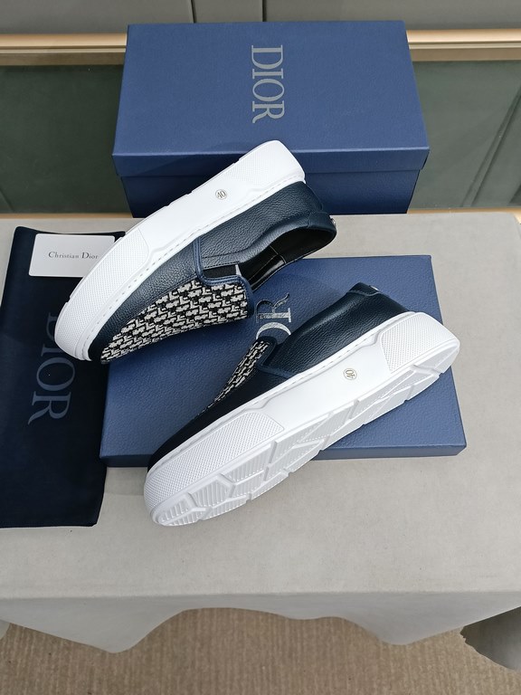 P Upgraded Dio~r   Fashion silhouette highlights the heavy texture. Crafted from cowhide  Dior-specific materials! With a Dior logo padded tongue and a foam sole, the ultra-lightweight, wear-resistant casual look adds a 