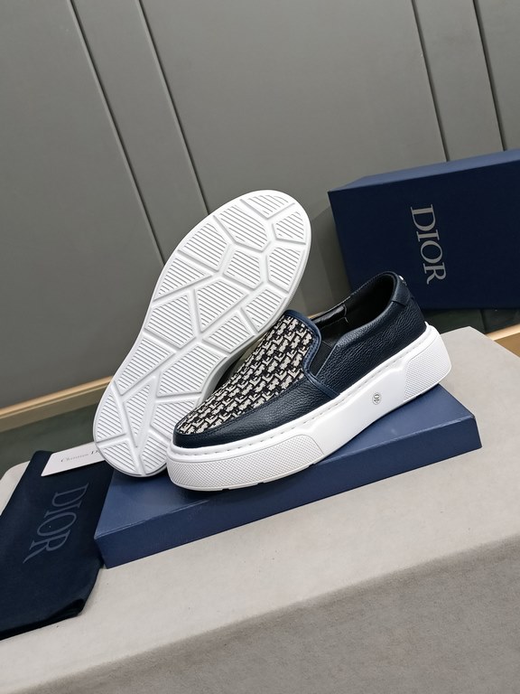 P Upgraded Dio~r   Fashion silhouette highlights the heavy texture. Crafted from cowhide  Dior-specific materials! With a Dior logo padded tongue and a foam sole, the ultra-lightweight, wear-resistant casual look adds a 