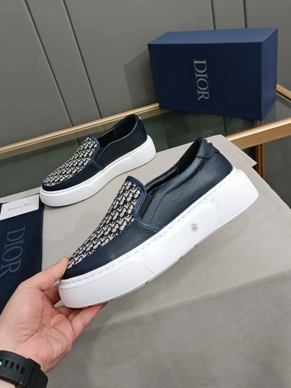 P Upgraded Dio~r   Fashion silhouette highlights the heavy texture. Crafted from cowhide  Dior-specific materials! With a Dior logo padded tongue and a foam sole, the ultra-lightweight, wear-resistant casual look adds a 