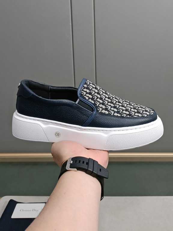 P Upgraded Dio~r   Fashion silhouette highlights the heavy texture. Crafted from cowhide  Dior-specific materials! With a Dior logo padded tongue and a foam sole, the ultra-lightweight, wear-resistant casual look adds a 