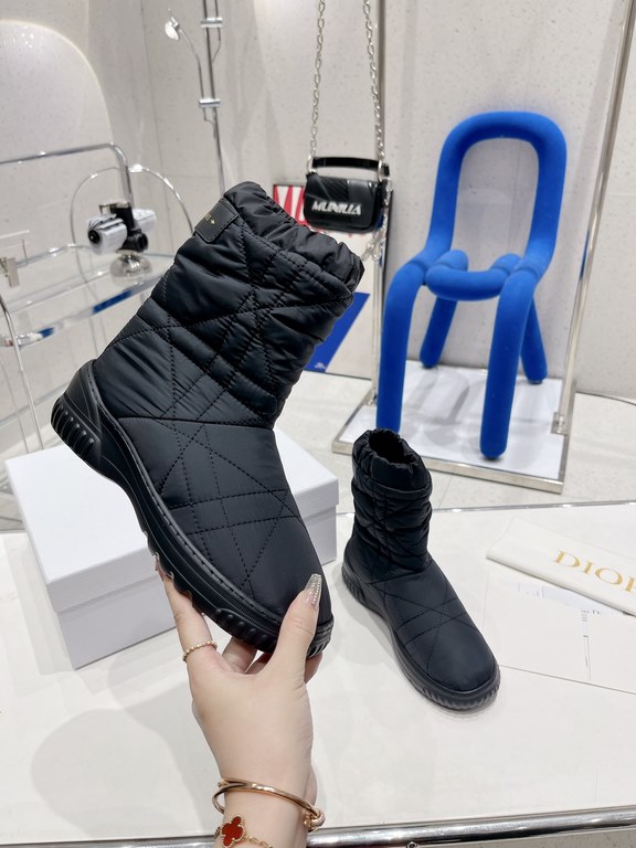 Factory price The highest version of Dior 2023 Dior fall and winter is the new runway models down wool boots snow boots original reproduction details exactly the right version of the new wool boots wind vane good-looking