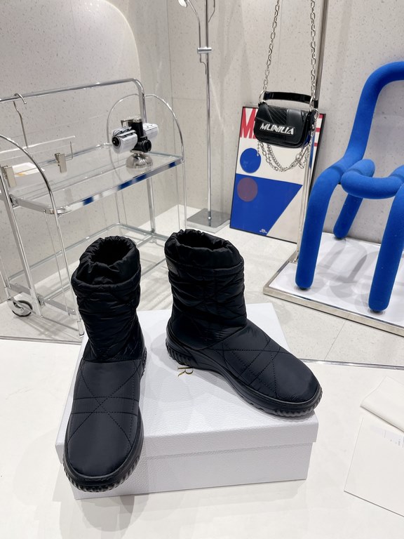 Factory price The highest version of Dior 2023 Dior fall and winter is the new runway models down wool boots snow boots original reproduction details exactly the right version of the new wool boots wind vane good-looking