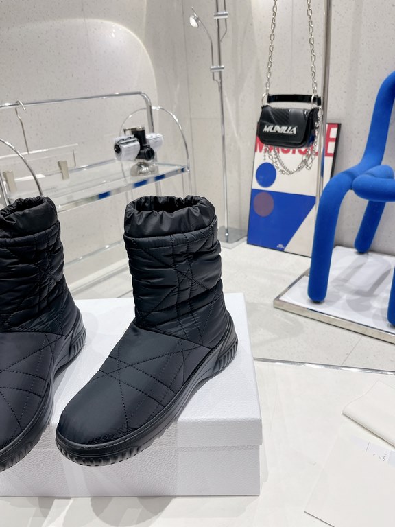 Factory price The highest version of Dior 2023 Dior fall and winter is the new runway models down wool boots snow boots original reproduction details exactly the right version of the new wool boots wind vane good-looking