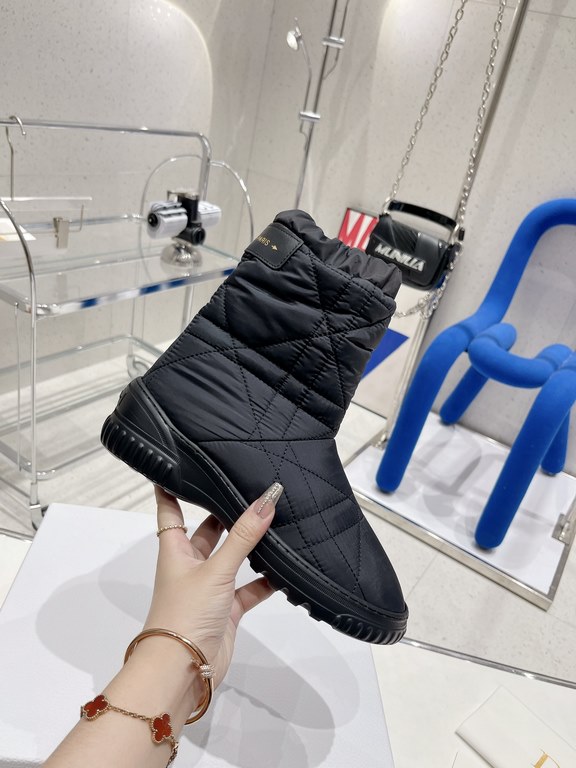 Factory price The highest version of Dior 2023 Dior fall and winter is the new runway models down wool boots snow boots original reproduction details exactly the right version of the new wool boots wind vane good-looking