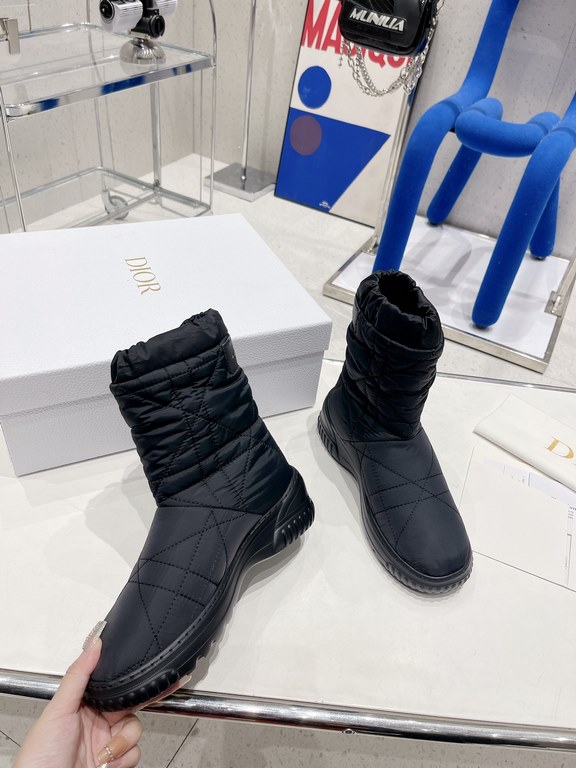 Factory price The highest version of Dior 2023 Dior fall and winter is the new runway models down wool boots snow boots original reproduction details exactly the right version of the new wool boots wind vane good-looking