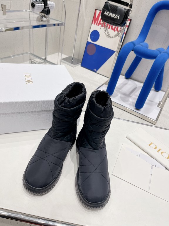 Factory price The highest version of Dior 2023 Dior fall and winter is the new runway models down wool boots snow boots original reproduction details exactly the right version of the new wool boots wind vane good-looking