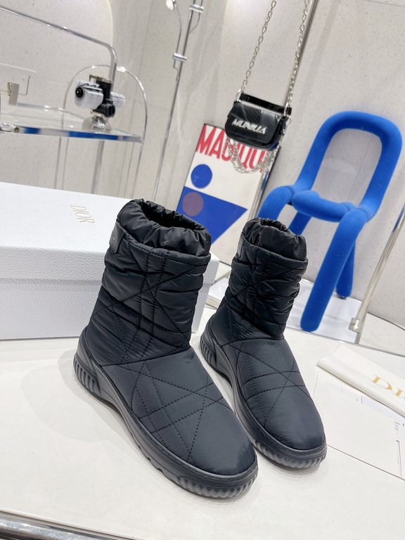 Factory price The highest version of Dior 2023 Dior fall and winter is the new runway models down wool boots snow boots original reproduction details exactly the right version of the new wool boots wind vane good-looking