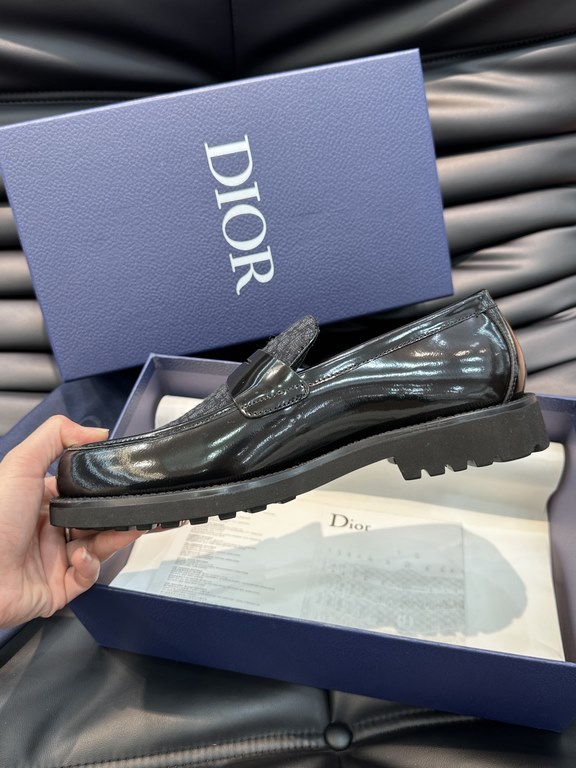 D~r  Men's Classic Loafers are designed in a slip-on style for easy on and off. Meticulously crafted from black cowhide leather, they're crafted in collaboration with Shawn Stussy and feature a rubberized, embossed sole 