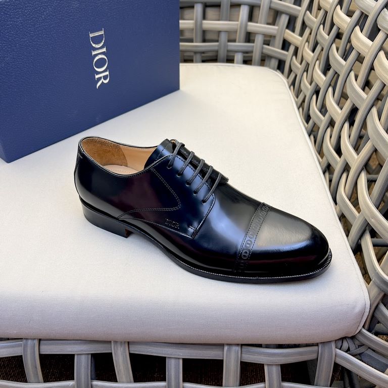 Dior Derby Shoes｜Leather soled formal shoes｜Meticulously crafted in open-edge beaded cowhide｜Water dyed cowhide lining｜With classic lace-up closure｜Side embossed logo｜Sheeny stacked heel for a touch of style｜Can be worn 