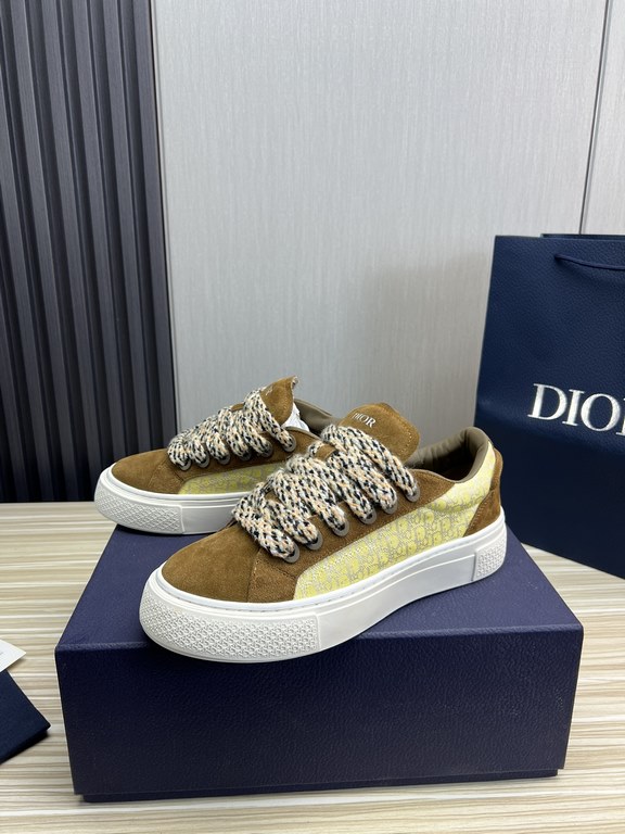 Dior Dior.B33 seriesCouple's casual board shoes qingkv    Original purchaseCrafted from Dior cowhide leather, the side panels are adorned with a canvas panel in the same shade of the CD Diamond pattern.The CD Icon lace e