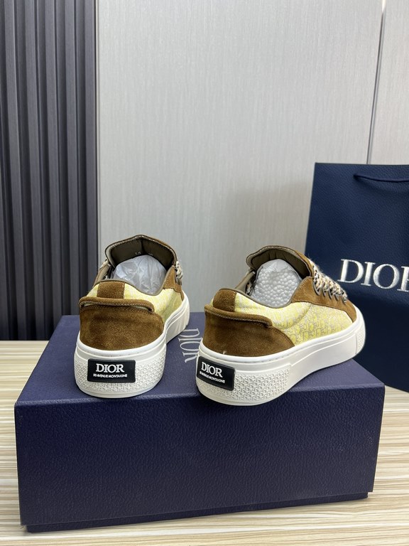 Dior Dior.B33 seriesCouple's casual board shoes qingkv    Original purchaseCrafted from Dior cowhide leather, the side panels are adorned with a canvas panel in the same shade of the CD Diamond pattern.The CD Icon lace e