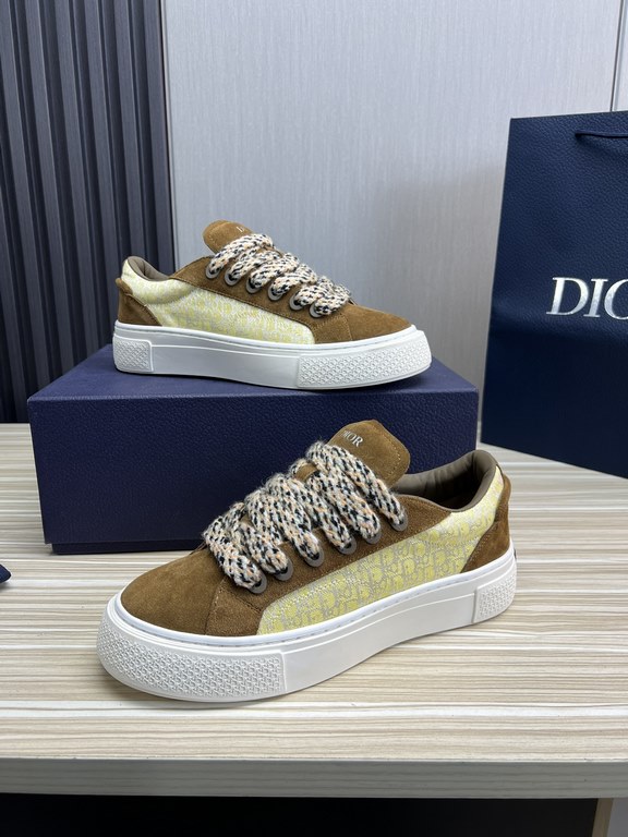 Dior Dior.B33 seriesCouple's casual board shoes qingkv    Original purchaseCrafted from Dior cowhide leather, the side panels are adorned with a canvas panel in the same shade of the CD Diamond pattern.The CD Icon lace e