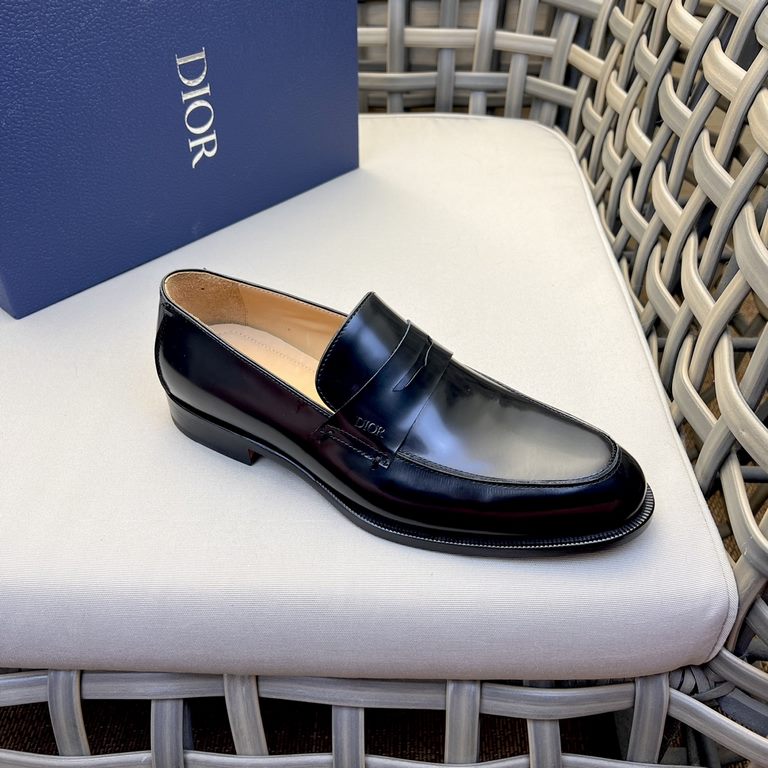 Dior Derby Shoes｜Leather soled formal shoes｜Meticulously crafted in open-edge beaded cowhide｜Water dyed cowhide lining｜With classic lace-up closure｜Side embossed logo｜Sheeny stacked heel for a touch of style｜Can be worn 