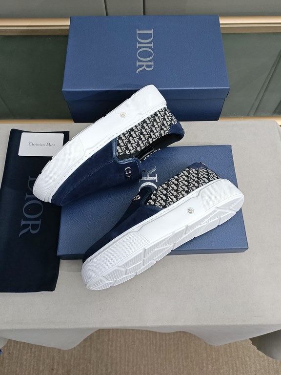 P Upgraded Dio~r   Fashion silhouette highlights the heavy texture. Crafted from cowhide  Dior-specific materials! With a Dior logo padded tongue and a foam sole, the ultra-lightweight, wear-resistant casual look adds a 