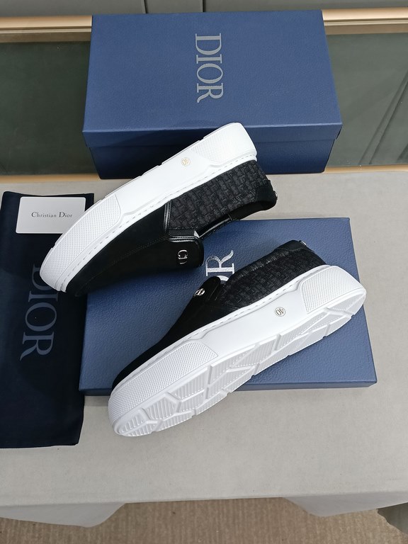 P Upgraded Dio~r   Fashion silhouette highlights the heavy texture. Crafted from cowhide  Dior-specific materials! With a Dior logo padded tongue and a foam sole, the ultra-lightweight, wear-resistant casual look adds a 