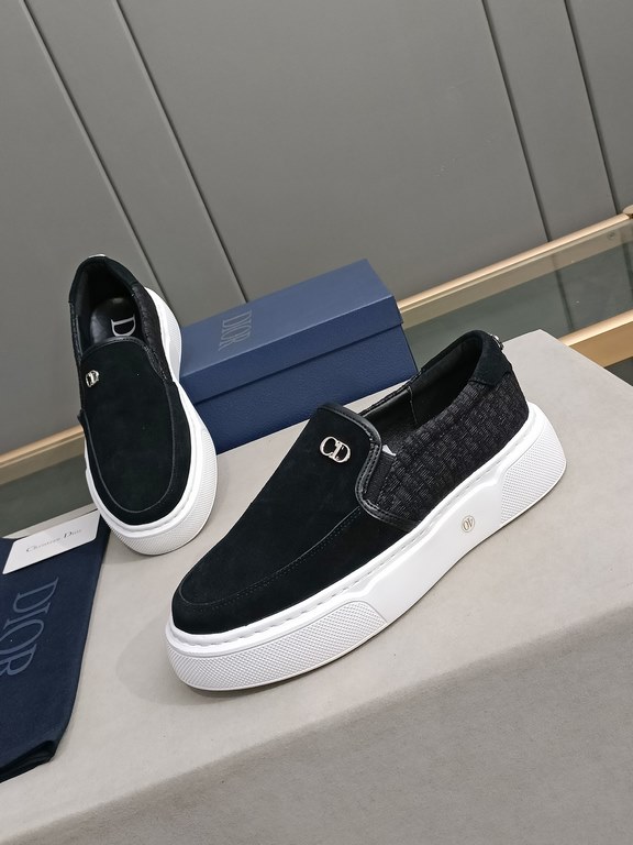 P Upgraded Dio~r   Fashion silhouette highlights the heavy texture. Crafted from cowhide  Dior-specific materials! With a Dior logo padded tongue and a foam sole, the ultra-lightweight, wear-resistant casual look adds a 