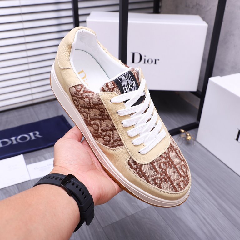 Brand Dior Casual ShoesSize 38-44Material Selected cowhide upper, sheepskin lining    original outsole