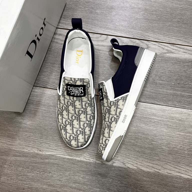 Factory   Dior new casual sneakers     Casual fashion explosion,   version of the simple atmosphere,   The fabric is made of imported cowhide leather with cloth,   sheepskin lining, the original wear-resistant rubber out