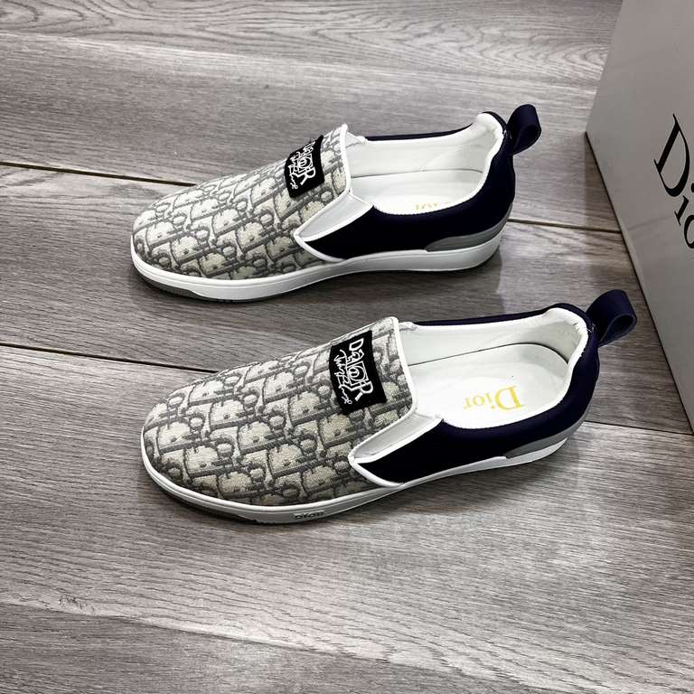 Factory   Dior new casual sneakers     Casual fashion explosion,   version of the simple atmosphere,   The fabric is made of imported cowhide leather with cloth,   sheepskin lining, the original wear-resistant rubber out