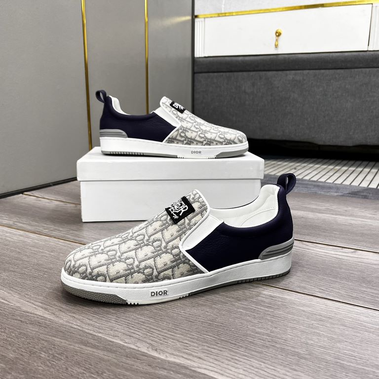 Factory   Dior new casual sneakers     Casual fashion explosion,   version of the simple atmosphere,   The fabric is made of imported cowhide leather with cloth,   sheepskin lining, the original wear-resistant rubber out