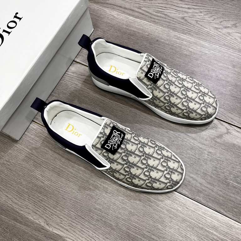 Factory   Dior new casual sneakers     Casual fashion explosion,   version of the simple atmosphere,   The fabric is made of imported cowhide leather with cloth,   sheepskin lining, the original wear-resistant rubber out