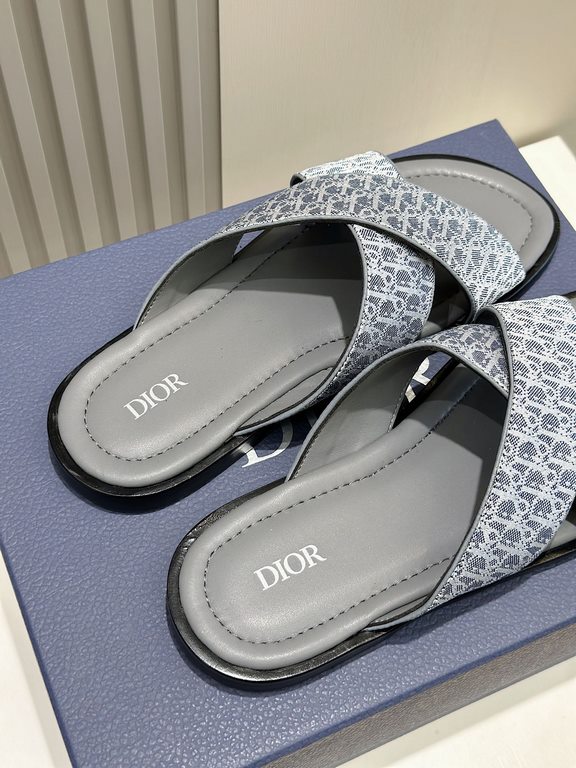 Dior Alias Men's Leather SlippersNew for summer, these Alias sandals make a statement of casual elegance. Crafted from grained cowhide leather, Oblique print fabric and cowhide lining! Cross-strap design with metal overl