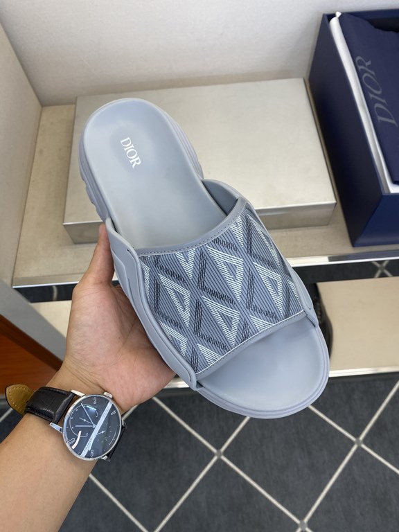 [Dir] Ultralight Foam  top crafts  Fashion trend lightweight sandals 正码：39一44，(5一10)  Synchronized sale  ! [Not the market outsole and water platform]! Top craftsmanship [strong]    Italy fully imported original leather 