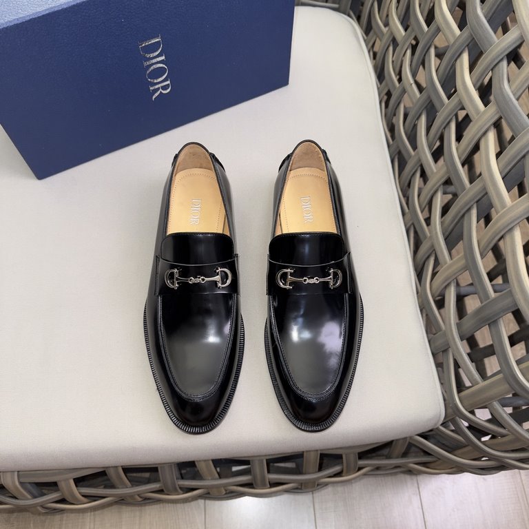 Dior Derby Shoes｜Leather soled formal shoes｜Meticulously crafted in open-edge beaded cowhide leather｜Water dyed cowhide lining｜With classic lace-up closure｜Side embossed logo｜Sheeny stacked heel for a touch of style｜Can 