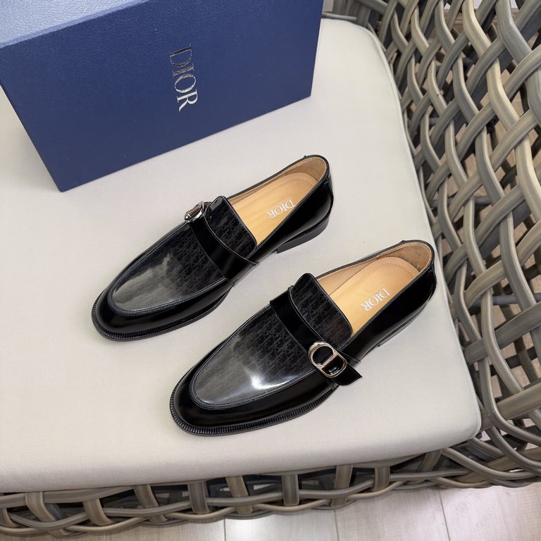 Dior Derby Shoes｜Leather soled formal shoes｜Meticulously crafted in open-edge beaded cowhide leather｜Water dyed cowhide lining｜With classic lace-up closure｜Side embossed logo｜Sheeny stacked heel for a touch of style｜Can 