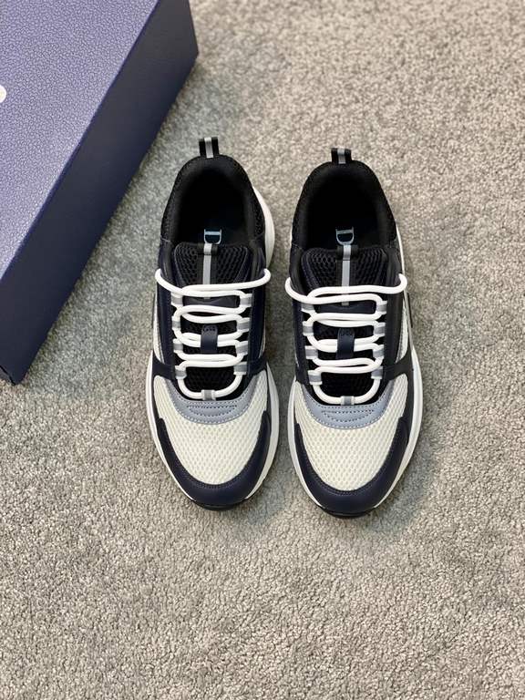 Dior Dior B22 Men's Jogging Fashion SneakersThis piece draws inspiration from vintage joggers. Featuring a chunky low-top design, the upper is made from selected cowhide leather and mesh fabric with a black and white emb