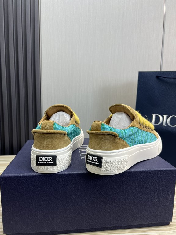 Dior Dior.B33 seriesCouple's casual board shoes qingkv    Original purchaseCrafted from Dior cowhide leather, the side panels are adorned with a canvas panel in the same shade of the CD Diamond pattern.The CD Icon lace e