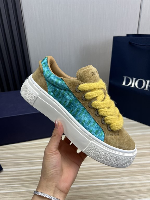 Dior Dior.B33 seriesCouple's casual board shoes qingkv    Original purchaseCrafted from Dior cowhide leather, the side panels are adorned with a canvas panel in the same shade of the CD Diamond pattern.The CD Icon lace e