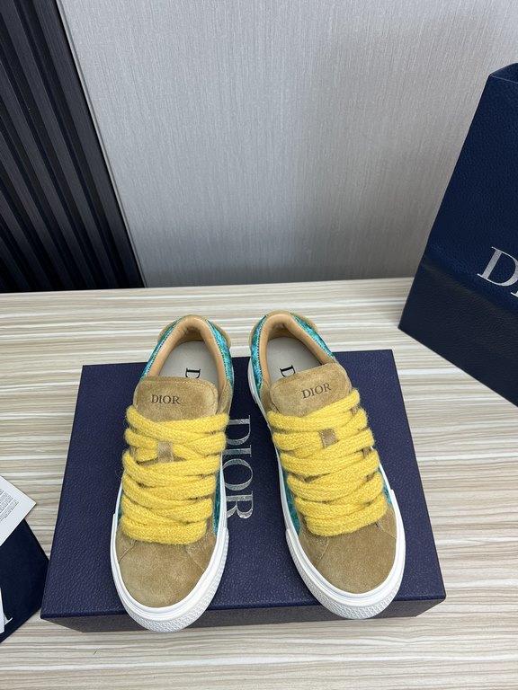 Dior Dior.B33 seriesCouple's casual board shoes qingkv    Original purchaseCrafted from Dior cowhide leather, the side panels are adorned with a canvas panel in the same shade of the CD Diamond pattern.The CD Icon lace e