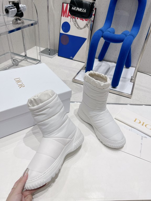 Factory price The highest version of Dior 2023 Dior fall and winter is the new runway models down wool boots snow boots original reproduction details exactly the right version of the new wool boots wind vane good-looking