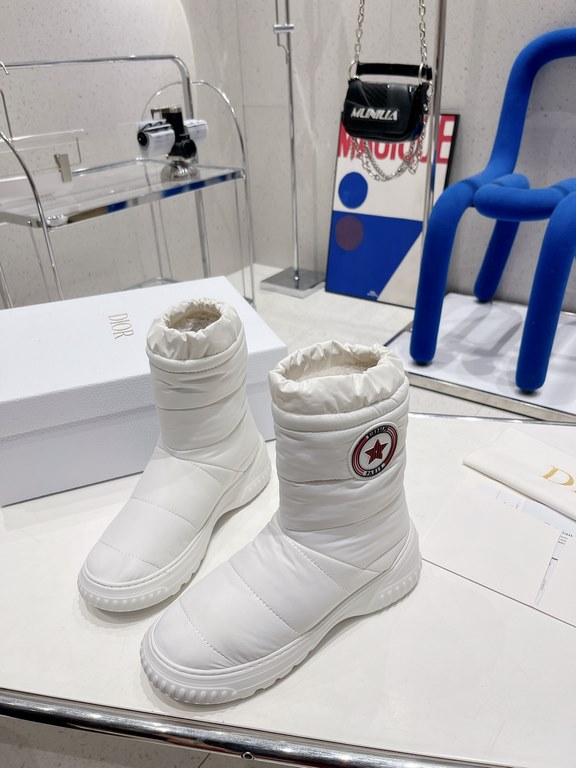 Factory price The highest version of Dior 2023 Dior fall and winter is the new runway models down wool boots snow boots original reproduction details exactly the right version of the new wool boots wind vane good-looking